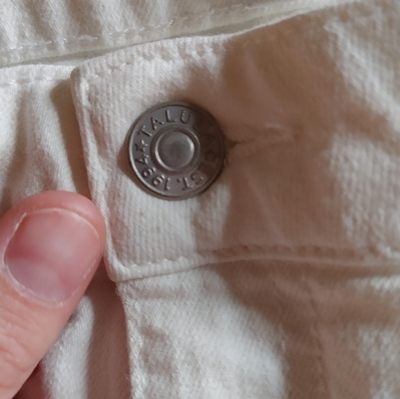 2/$50 Aritzia Talula White shorts - Picture 4 of 9